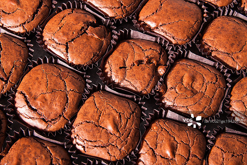 烤箱里的布朗尼图片素材