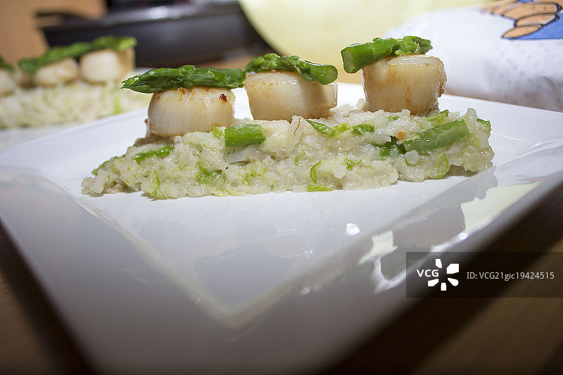 芦笋扇贝意式烩饭图片素材