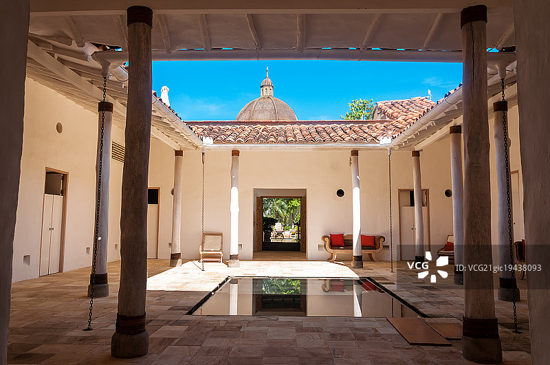 庭院与倒影池图片素材