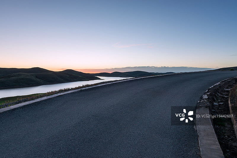 云南省昭通市大山包乡日出图片素材