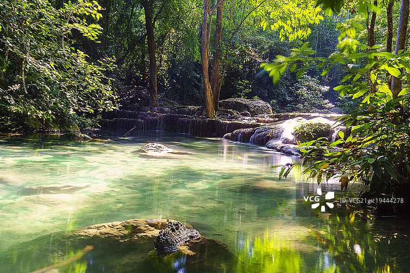 Erawan瀑布图片素材