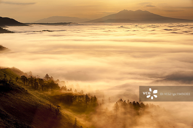 斜里岳和屈斜路湖图片素材