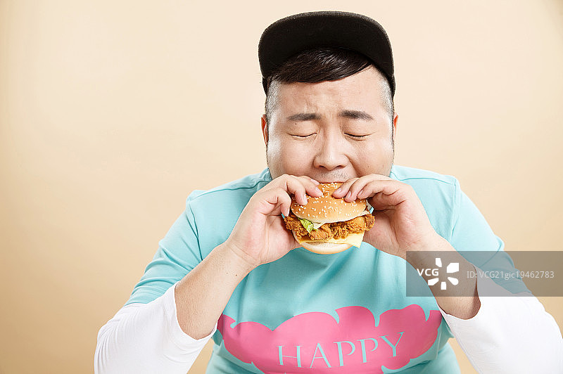 小胖子吃汉堡包图片素材