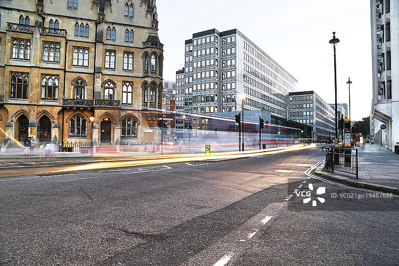 汽车广告背景-英国伦敦街道与欧式建筑图片素材