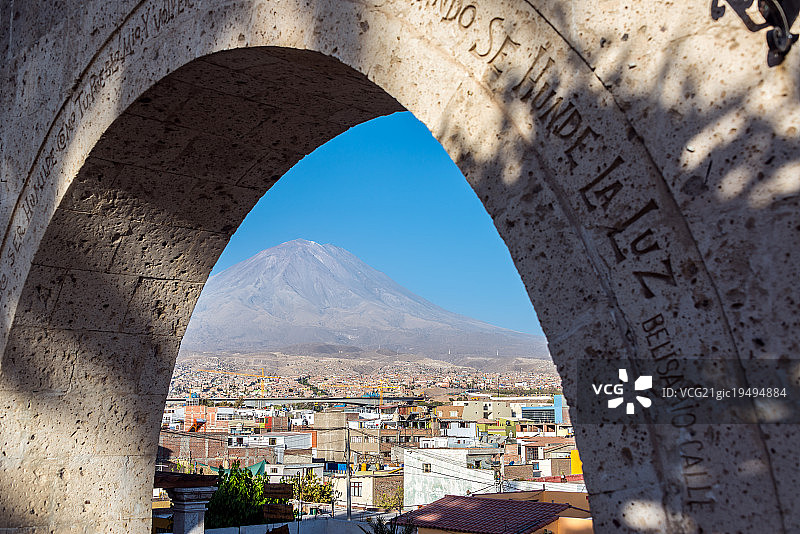 拱门和米斯蒂火山图片素材
