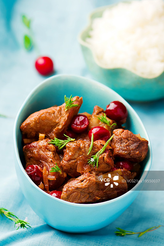 蓝碗樱桃红烧肉图片素材