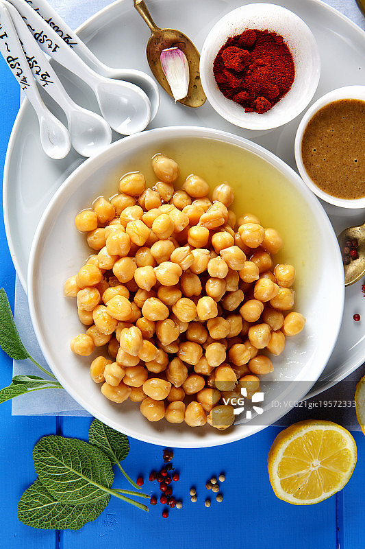 煮鹰嘴豆与香料图片素材