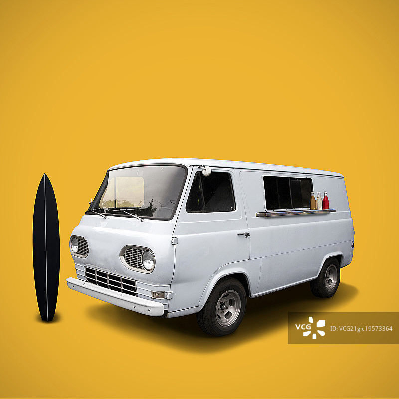 黄色背景模板上的白色快餐车图片素材