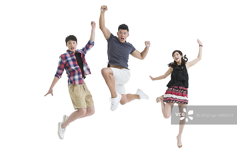 快乐的年轻人跳跃图片素材