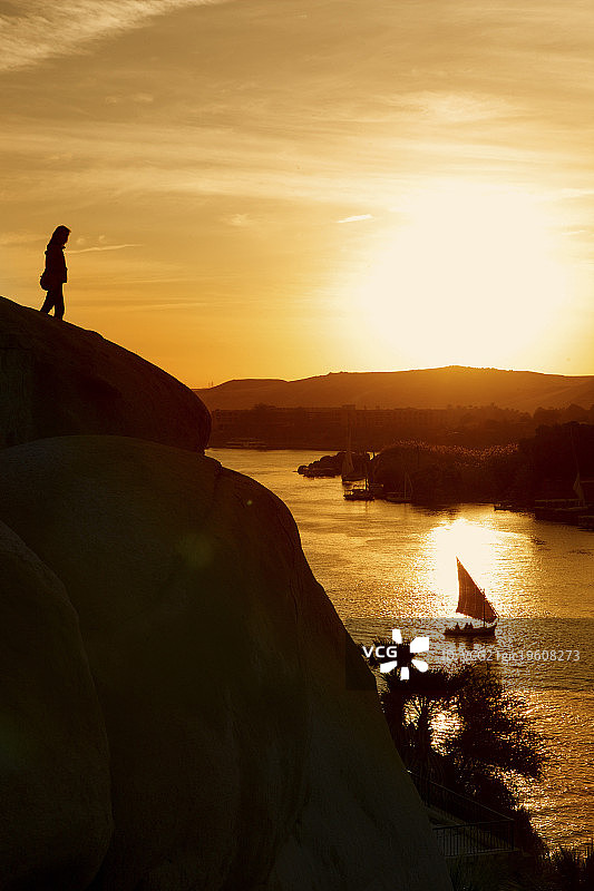 埃及阿斯旺尼罗河上的Felucca帆船图片素材