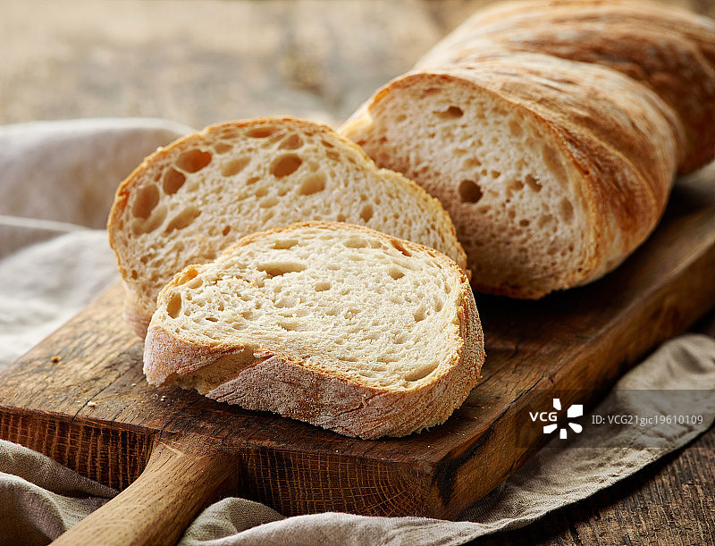 新鲜出炉的恰巴塔面包图片素材