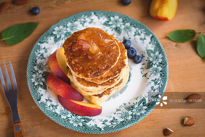 蜜桃果酱煎饼图片素材