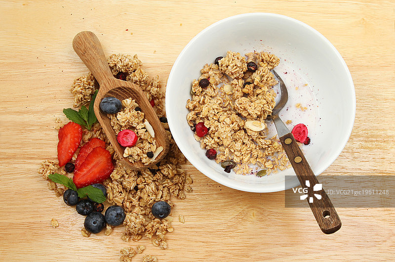 格兰诺拉麦片和水果图片素材