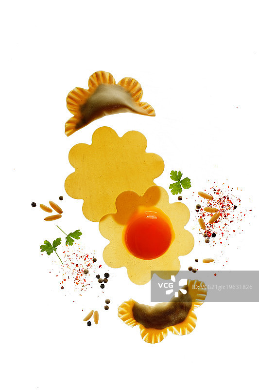 准备蛋黄馄饨，广告摄影图片素材