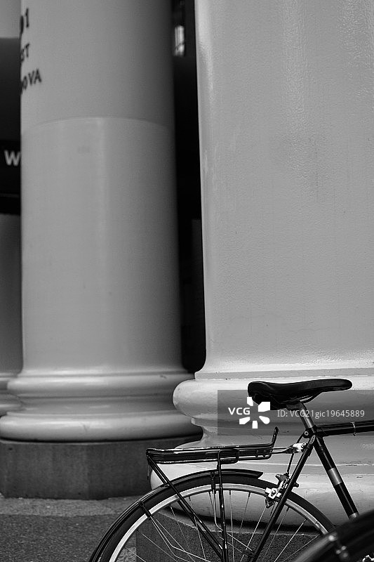 自行车与柱子 - Gastown N10378图片素材