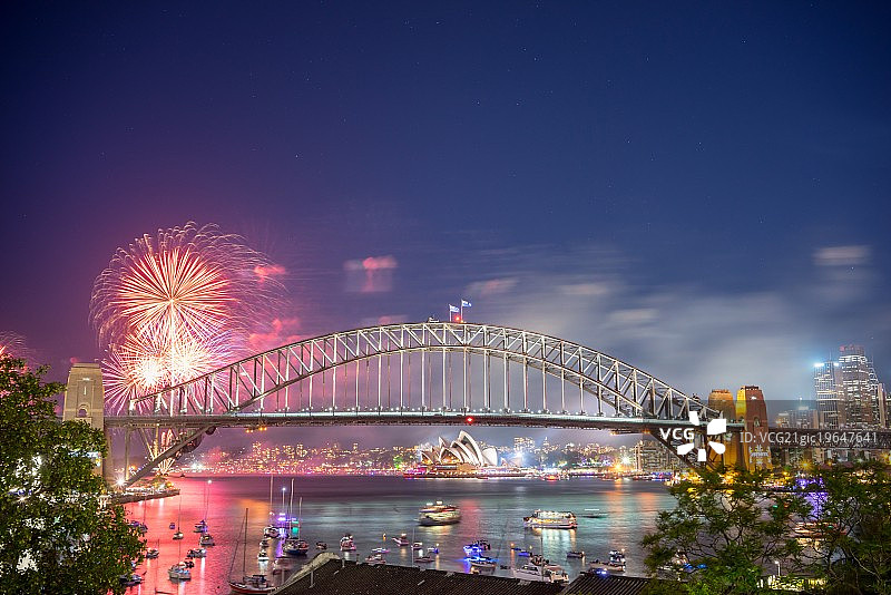 从公寓阳台眺望悉尼海港大桥图片素材