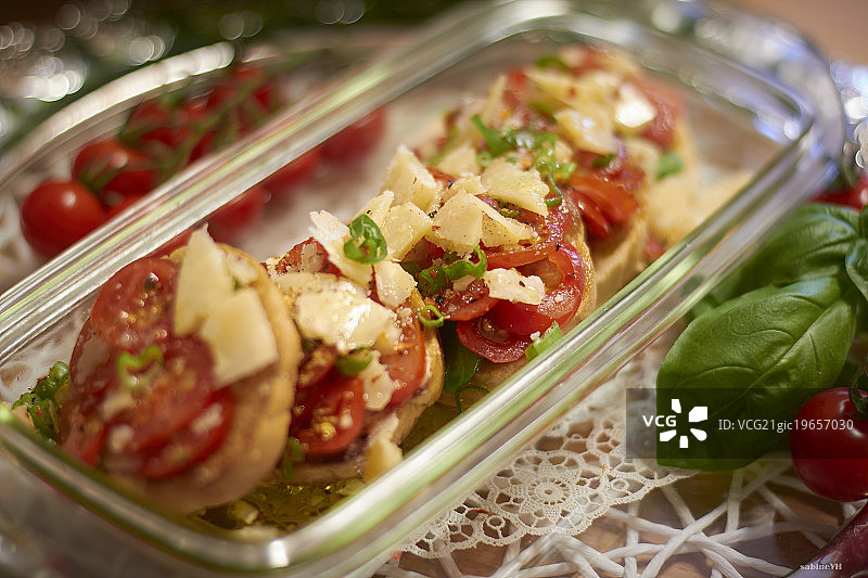 帕尔马干酪烤面包片图片素材