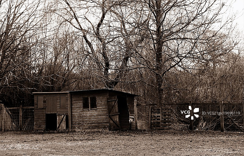 旧兔笼图片素材