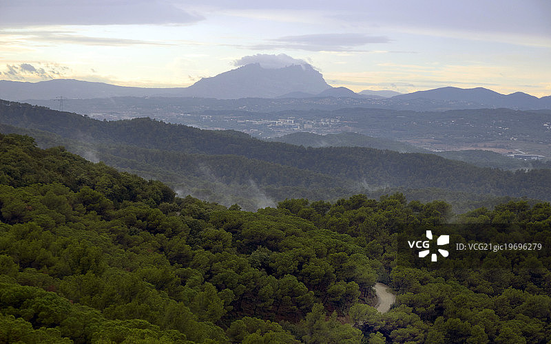 地平线上的蒙特塞拉特图片素材