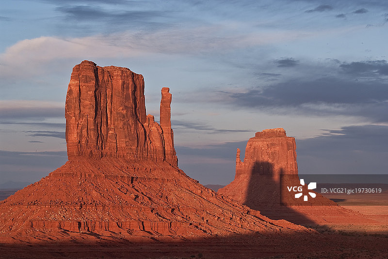 手套上的阴影图片素材