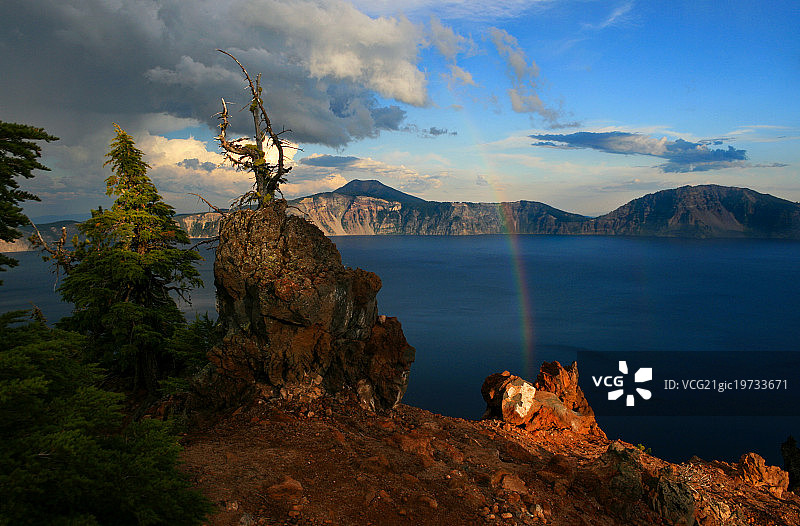 美国俄勒冈州火山口湖图片素材