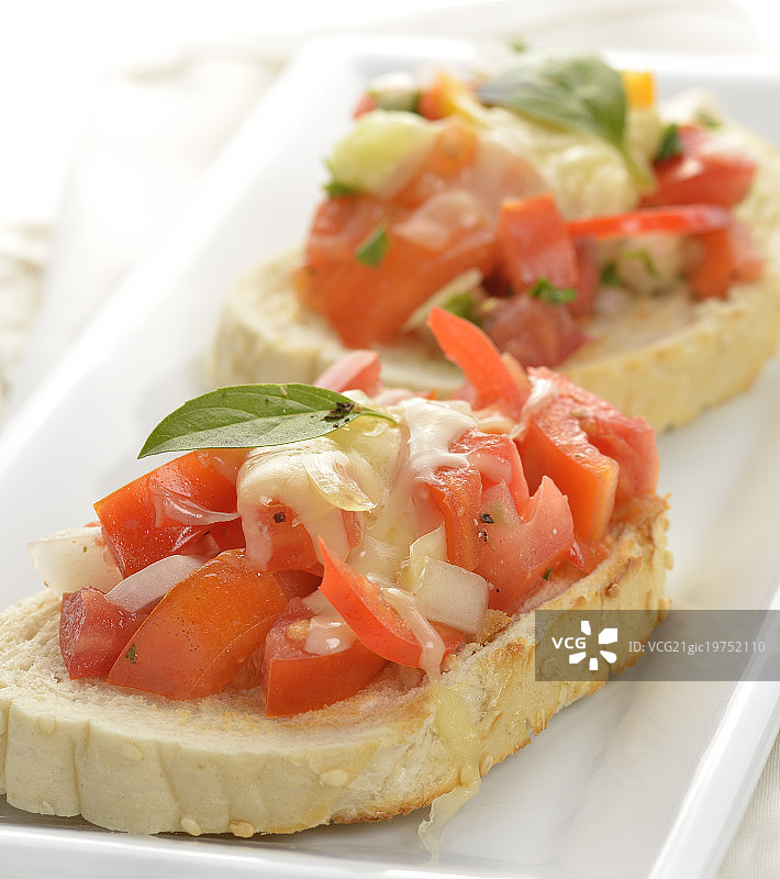 番茄罗勒意式烤面包图片素材