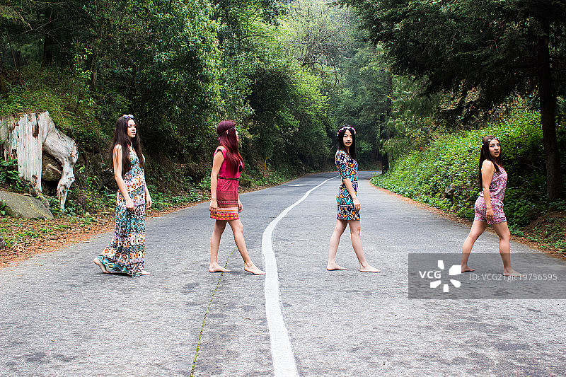 嬉皮士人行横道图片素材