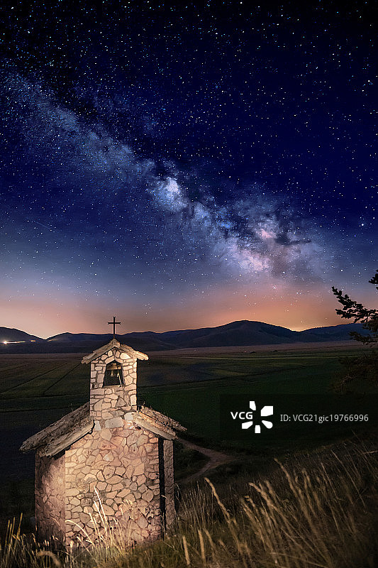 用信仰的眼光看世界图片素材