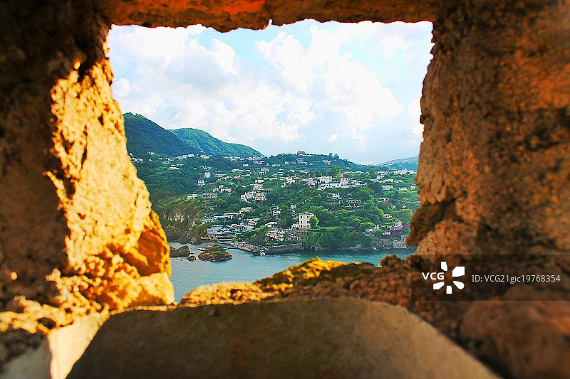 阿拉贡城堡的伊斯基亚一瞥图片素材