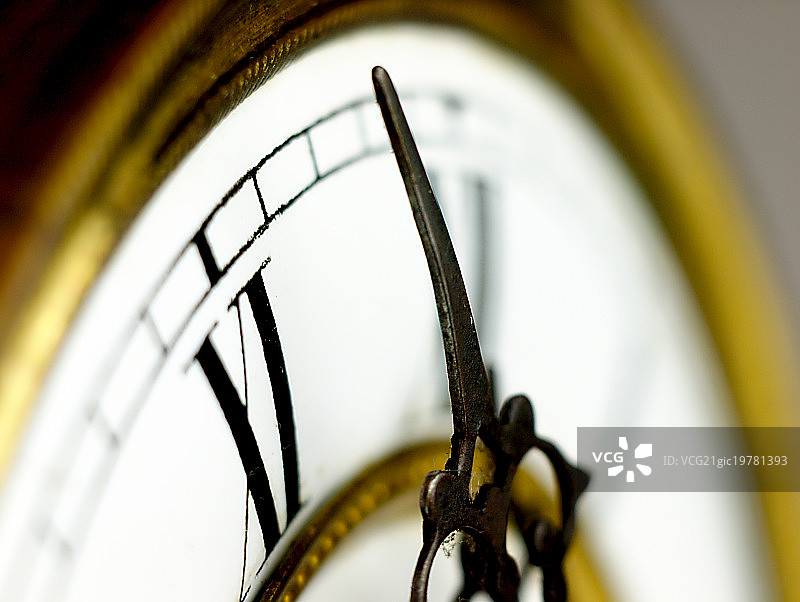 带有罗马数字的旧钟图片素材