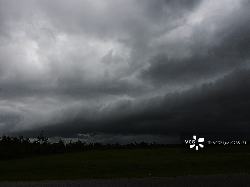 首个弧状云图片素材