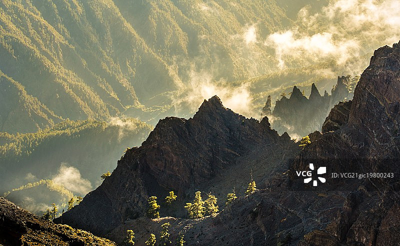 塔武里恩特火山口图片素材