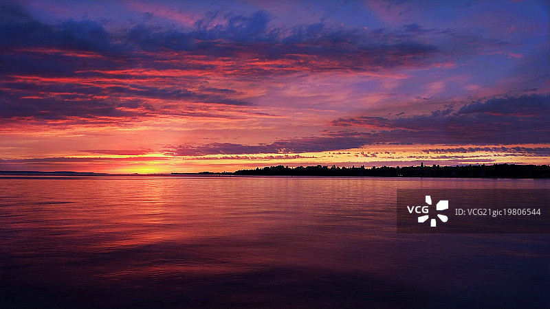 林道（博登湖）的日落图片素材