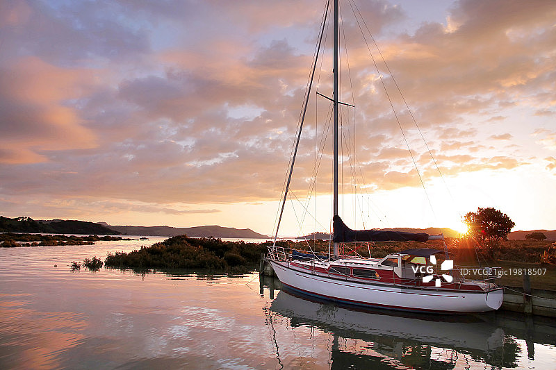 科罗曼德尔港口的游艇图片素材