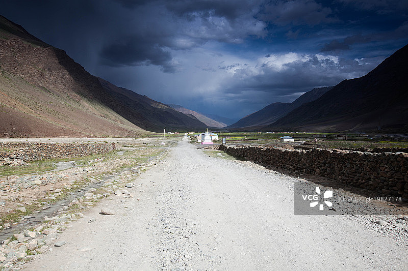 通往天堂的公路：赞斯卡山谷图片素材
