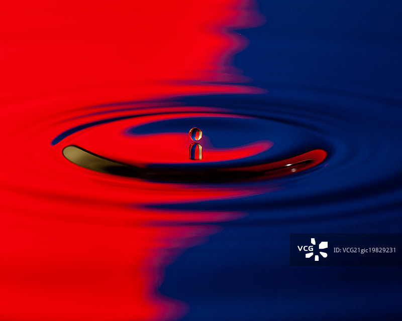 海滩球掉落图片素材