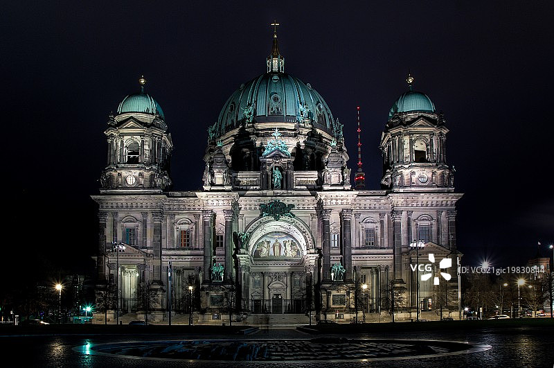 夜幕下的柏林大教堂图片素材