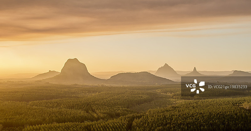 玻璃屋山群图片素材