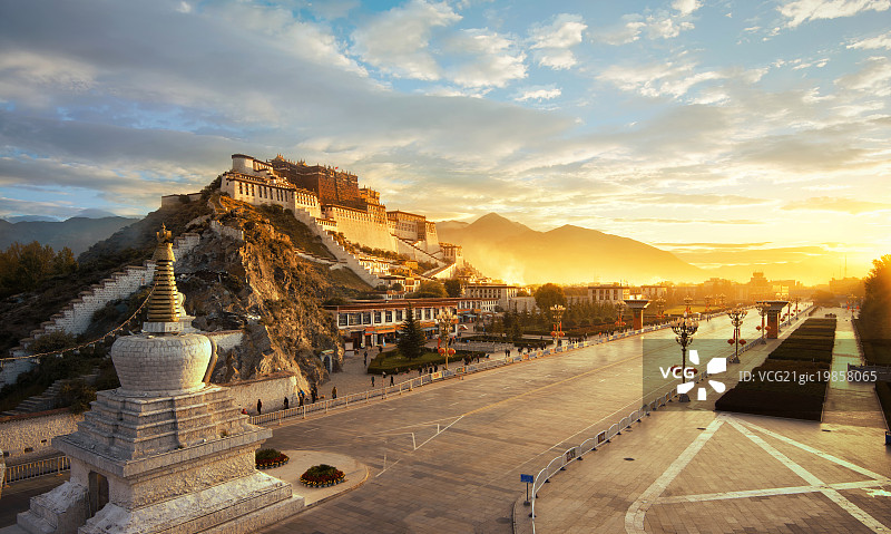 布达拉宫日出光线图片素材