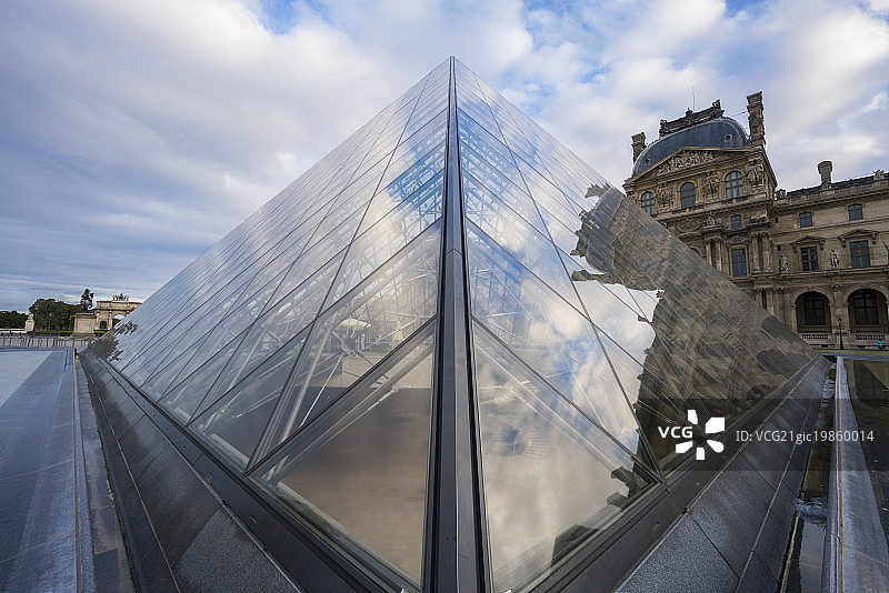 法国巴黎卢浮宫图片素材