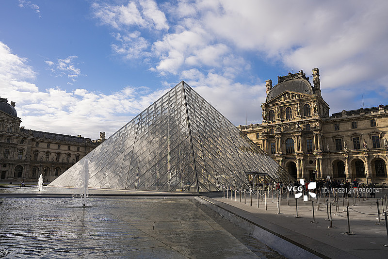法国巴黎卢浮宫图片素材