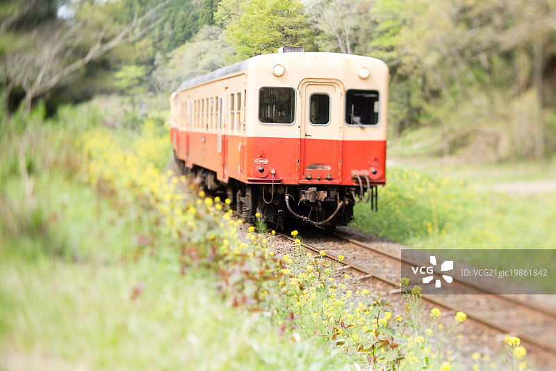 千叶县小凑铁道列车的倾斜移轴景观图片素材