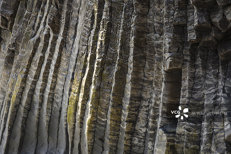 冰岛斯奈山半岛阿尔纳斯塔皮鸟崖玄武岩柱图片素材