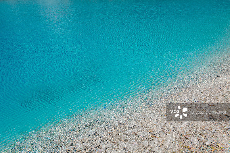 高山湖泊之稻城亚丁牛奶海图片素材