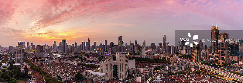 夕阳下的上海城市风光图片素材