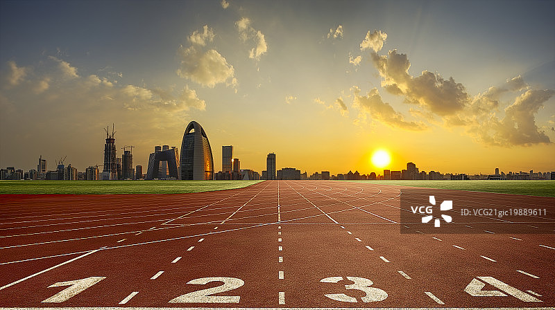 日落时分的田径赛道和北京CBD远景图片素材