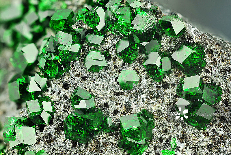 绿色石榴石图片素材