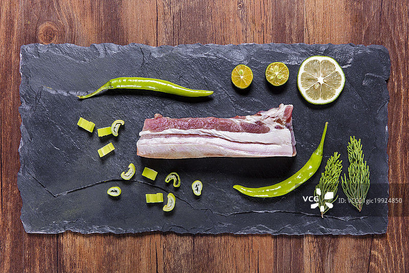 盘子中的肉图片素材