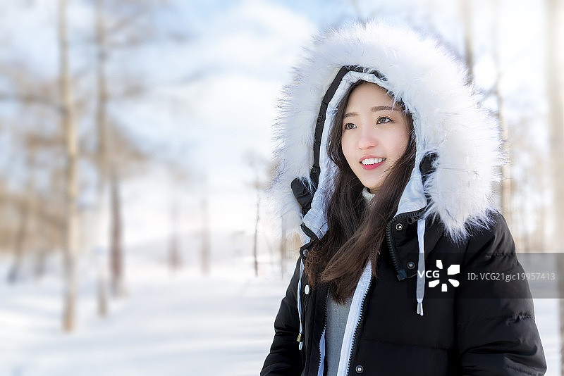 微笑的青年女人图片素材