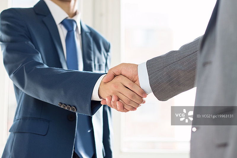 商务人士握手图片素材